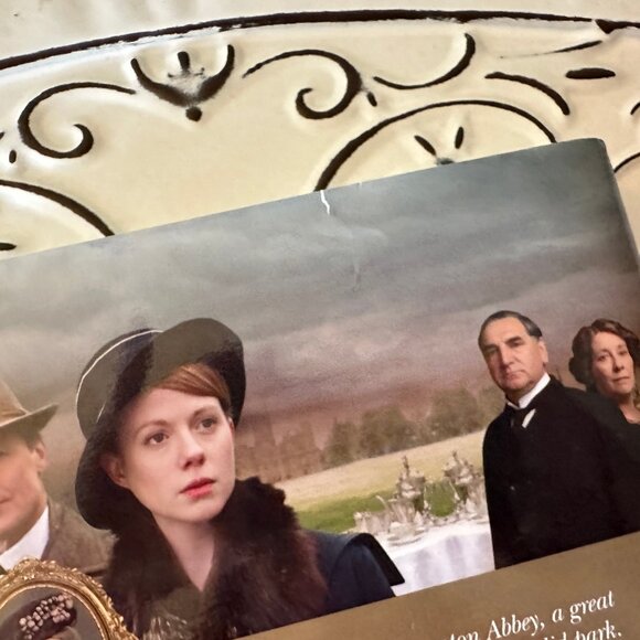 The World of Downton Abbey, The Secrets & History Unlocked.  Behind the scenes. - Picture 3 of 7